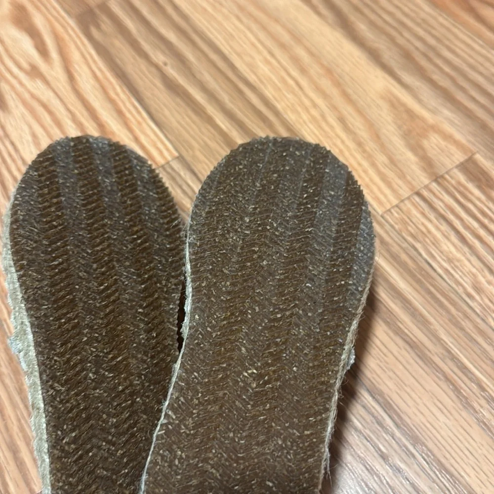 Zara kids Light Gray taupe genuine Suede Espadrilles flats size 9.5 - 26 toddler